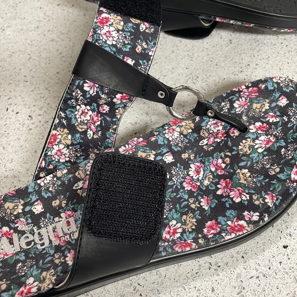 Algeria Moxi Enchanting Thong Sandal - Picture 9 of 11
